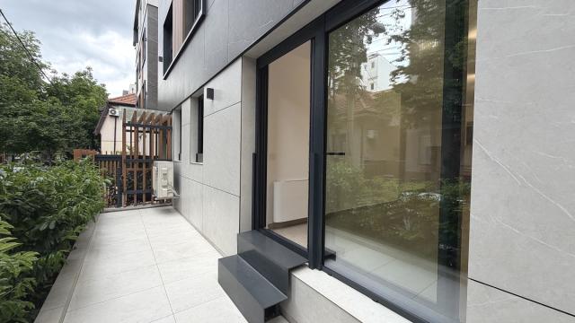Poslovni prostor, Trosoban, Izdavanje, 55m2, Sazonova