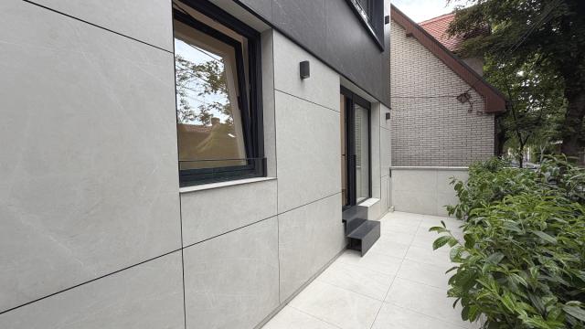 Poslovni prostor, Trosoban, Izdavanje, 55m2, Sazonova