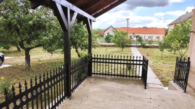 Kuća, četvorosoban, Prodaja, 130m2, Provo, Okolno mesto, Provo