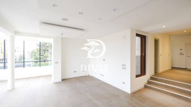 Poslovni prostor, Petosoban i veći, Izdavanje, 882m2, Milovana Glišića