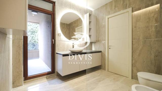 Poslovni prostor, Petosoban i veći, Izdavanje, 882m2, Milovana Glišića