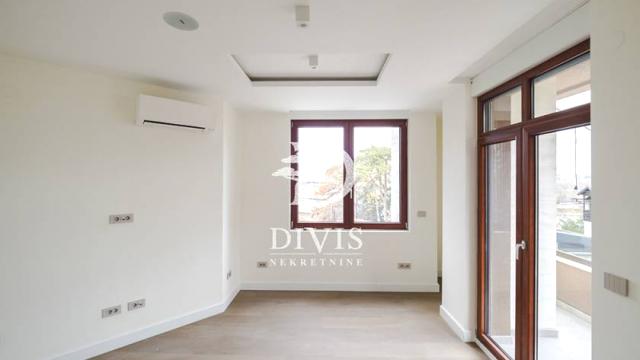 Poslovni prostor, Petosoban i veći, Izdavanje, 882m2, Milovana Glišića