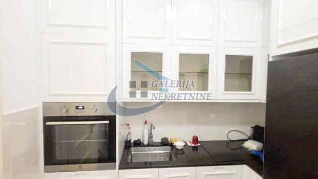 Poslovni prostor, Izdavanje, 180m2, Centar, Savski venac, Savski trg