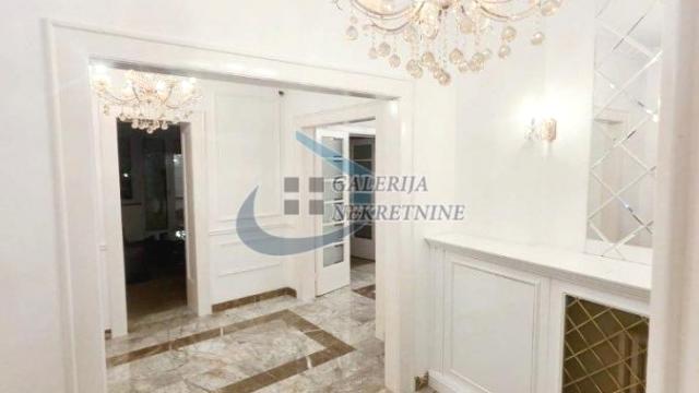 Poslovni prostor, Izdavanje, 180m2, Centar, Savski venac, Savski trg