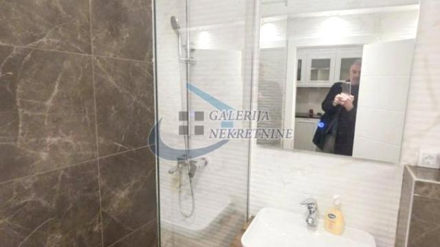 Poslovni prostor, Izdavanje, 180m2, Centar, Savski venac, Savski trg