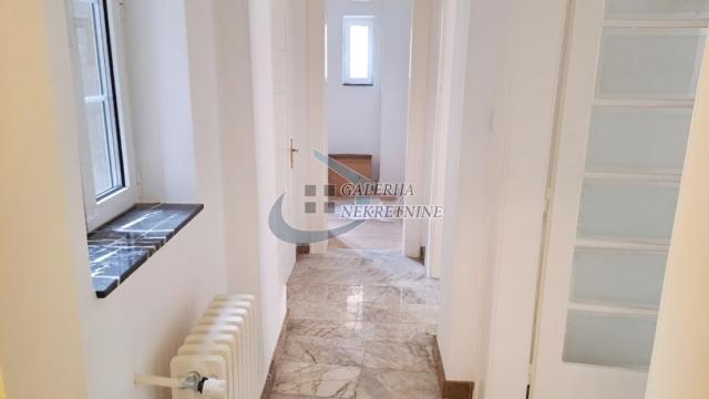 Poslovni prostor, Izdavanje, 180m2, Centar, Savski venac, Savski trg