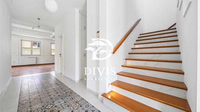 Kuća, Petosoban i veći, Prodaja, 500m2, Koste Jovanovića