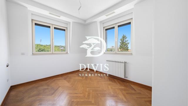 Kuća, Petosoban i veći, Prodaja, 500m2, Koste Jovanovića