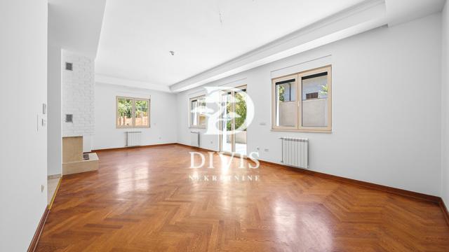 Kuća, Petosoban i veći, Prodaja, 500m2, Koste Jovanovića