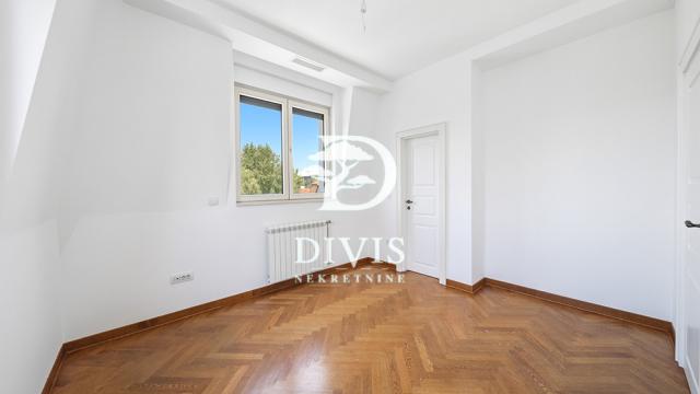 Kuća, Petosoban i veći, Prodaja, 500m2, Koste Jovanovića