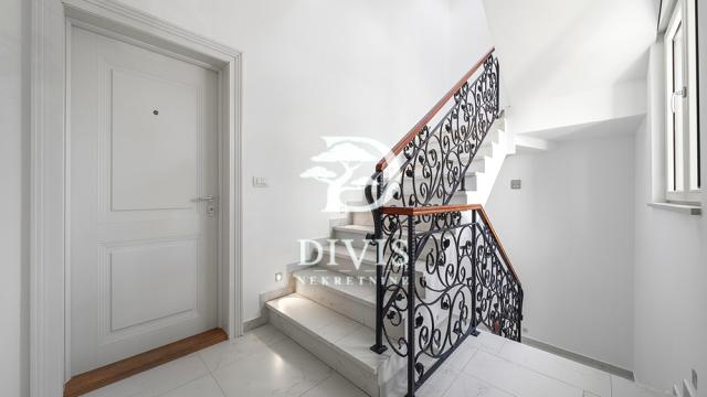 Kuća, Petosoban i veći, Prodaja, 500m2, Koste Jovanovića