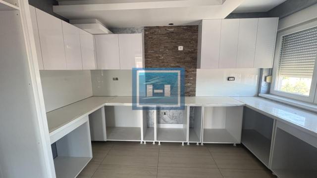 Stan, Petosoban, Prodaja, 153m2, Centar, Gradska lokacija, Jagodina