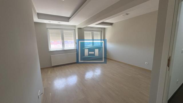 Stan, Petosoban, Prodaja, 153m2, Centar, Gradska lokacija, Jagodina