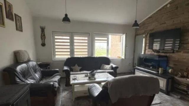 Kuća, Trosoban, Prodaja, 160m2, Perlez, Okolno mesto, Beogradski put
