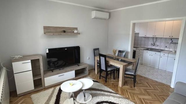 Stan, Trosoban, Izdavanje, 85m2, Zabrđanska