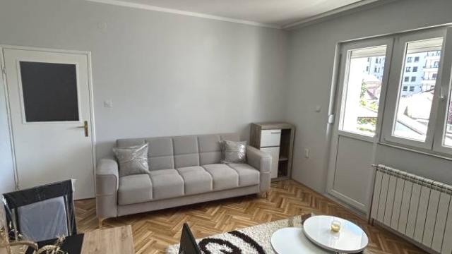 Stan, Trosoban, Izdavanje, 85m2, Zabrđanska