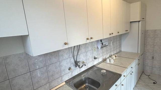 Stan, Trosoban, Izdavanje, 85m2, Zabrđanska