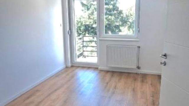 Stan, četvorosoban, Prodaja, 94m2, Sremčica, Čukarica, Brusnička
