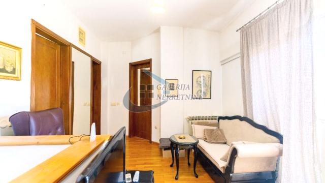 Stan, Petosoban, Prodaja, 108m2, Atelje 212, Stari grad, Palmotićeva