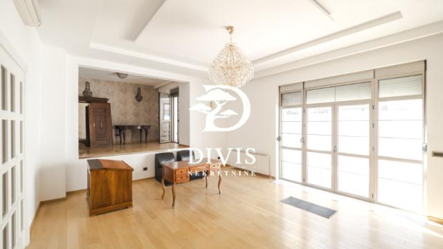 Kuća, četvorosoban, Izdavanje, 450m2, Kneza Višeslava