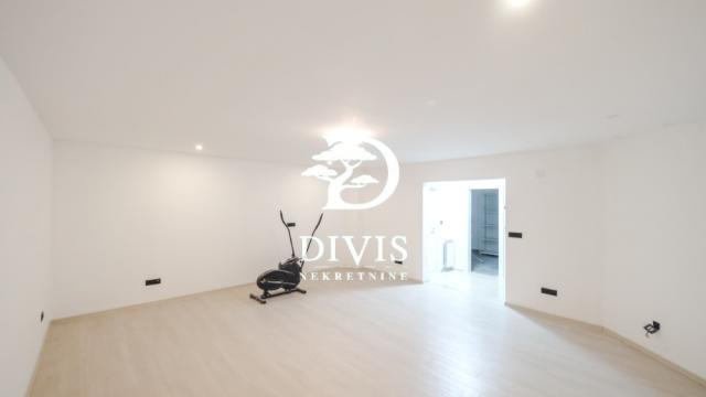 Kuća, četvorosoban, Izdavanje, 450m2, Kneza Višeslava