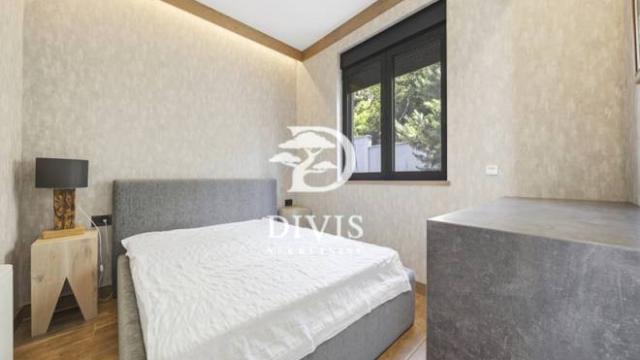 Kuća, Petosoban i veći, Prodaja, 421m2, Radnička