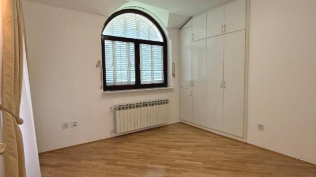 Kuća, Izdavanje, 312m2, FON - Bilećka, Voždovac, Bulevar oslobođenja
