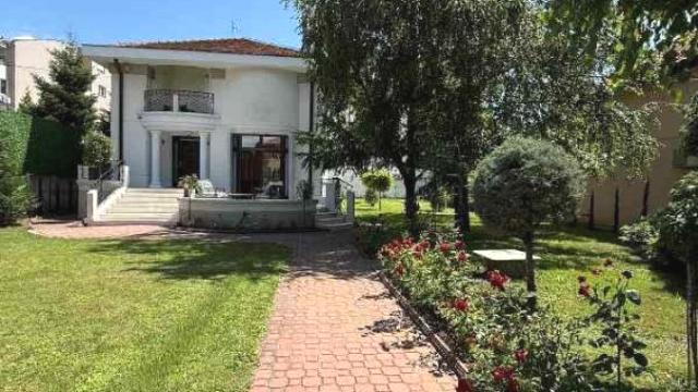Kuća, Izdavanje, 312m2, FON - Bilećka, Voždovac, Bulevar oslobođenja