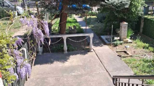 Kuća, Trosoban, Prodaja, 92m2, Kertvaroš, Gradska lokacija, Vladimira Majakovskog