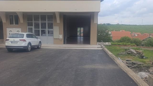 Poslovni prostor, Dvosoban, Izdavanje, 160m2, Kaludjerica, Grocka, Bulevar Revolucije 27b