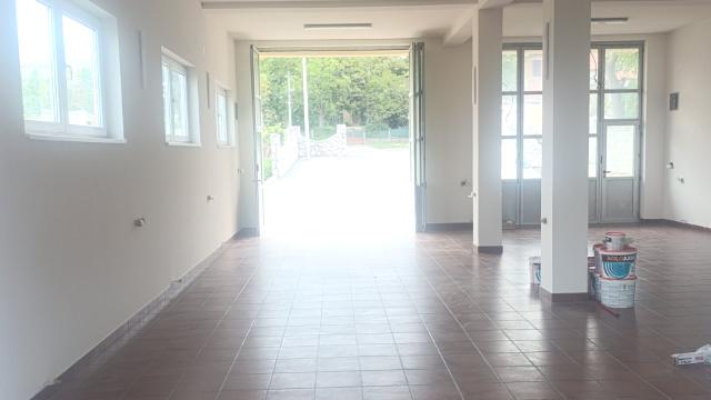 Poslovni prostor, Dvosoban, Izdavanje, 160m2, Kaludjerica, Grocka, Bulevar Revolucije 27b