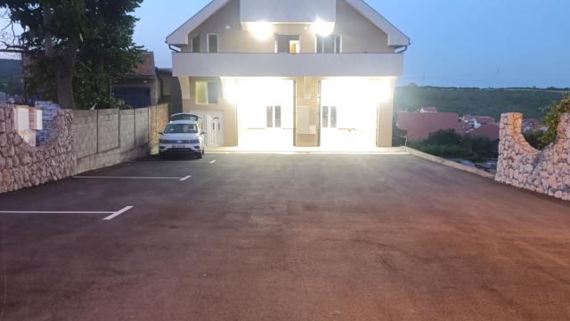 Poslovni prostor, Dvosoban, Izdavanje, 160m2, Kaludjerica, Grocka, Bulevar Revolucije 27b