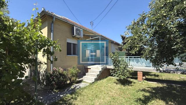 Kuća, Trosoban, Prodaja, 108m2, Centar, Gradska lokacija, Jagodina
