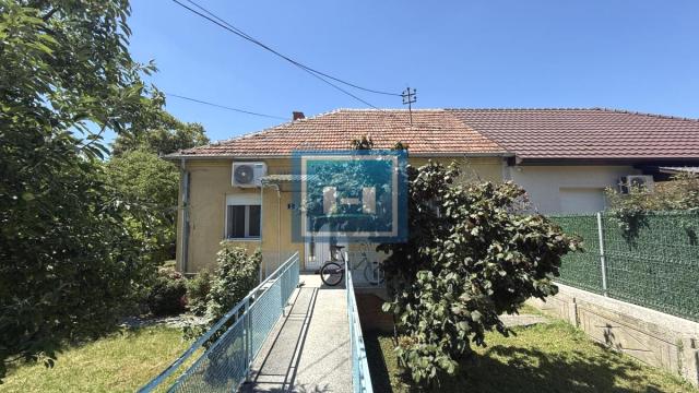 Kuća, Trosoban, Prodaja, 108m2, Centar, Gradska lokacija, Jagodina