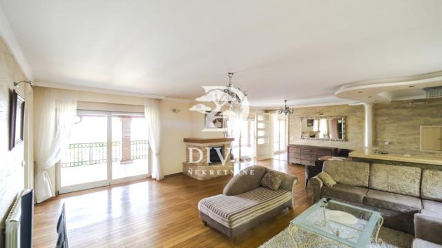 Kuća, Petosoban i veći, Izdavanje, 720m2, Draginje Adamović
