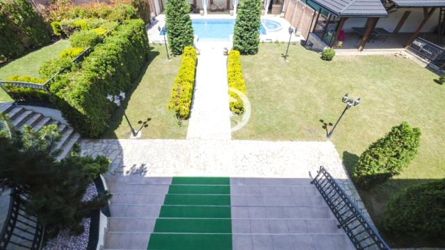 Kuća, Petosoban i veći, Izdavanje, 720m2, Draginje Adamović