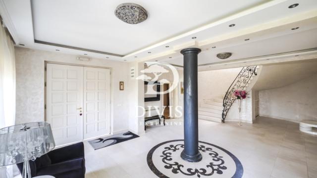 Kuća, Petosoban i veći, Izdavanje, 720m2, Draginje Adamović
