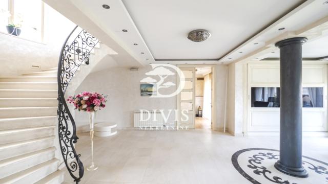 Kuća, Petosoban i veći, Izdavanje, 720m2, Draginje Adamović