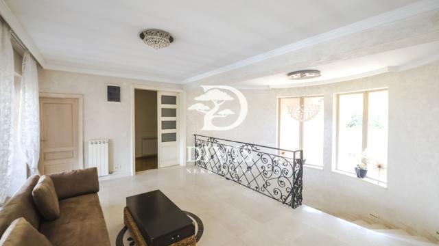 Kuća, Petosoban i veći, Izdavanje, 720m2, Draginje Adamović