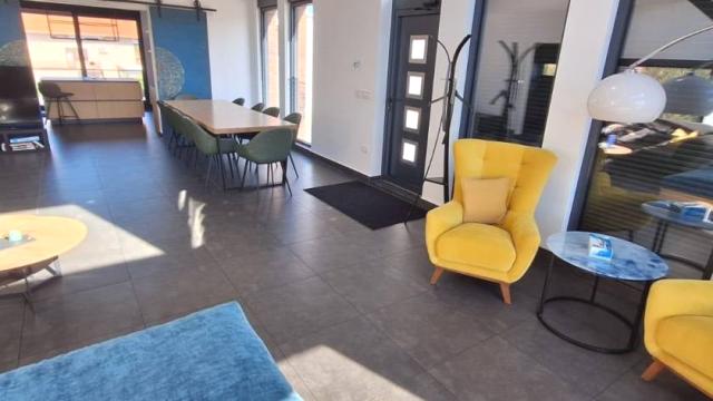 Kuća, Trosoban, Izdavanje, 330m2, Patrijarha Germana