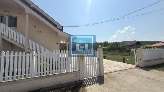 Kuća, četvorosoban, Prodaja, 200m2, Majur, Okolno mesto, Jagodina
