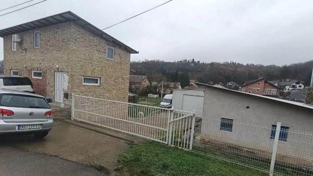 Poslovni prostor, Petosoban i veći, Prodaja, 700m2, Paragovo, Petrovaradin, Paragovo