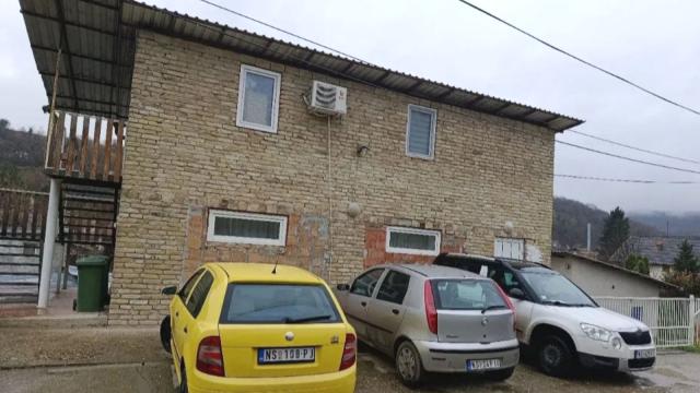 Poslovni prostor, Petosoban i veći, Prodaja, 700m2, Paragovo, Petrovaradin, Paragovo