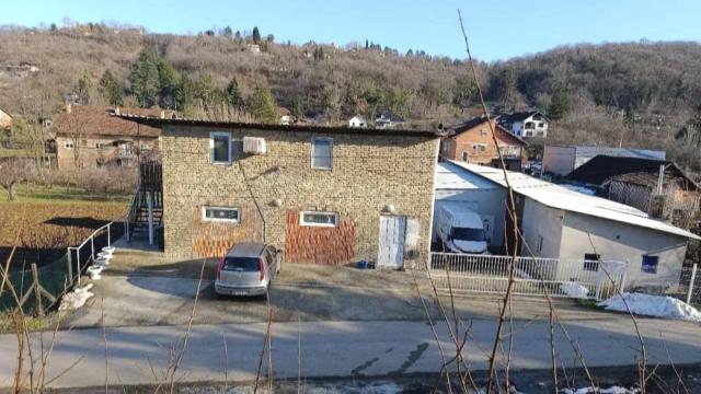 Poslovni prostor, Petosoban i veći, Prodaja, 700m2, Paragovo, Petrovaradin, Paragovo