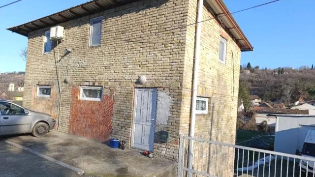 Poslovni prostor, Petosoban i veći, Prodaja, 700m2, Paragovo, Petrovaradin, Paragovo