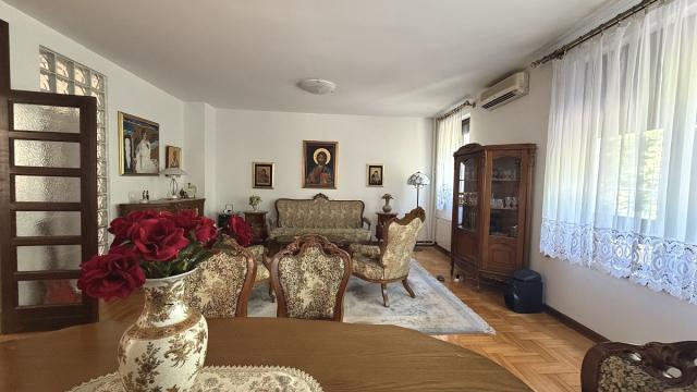 Stan, Trosoban, Izdavanje, 105m2, Bulevar oslobođenja