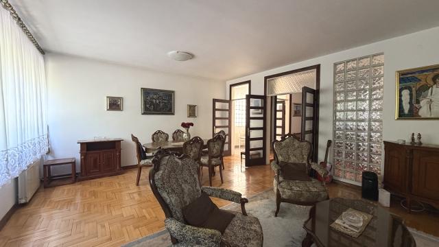 Stan, Trosoban, Izdavanje, 105m2, Bulevar oslobođenja