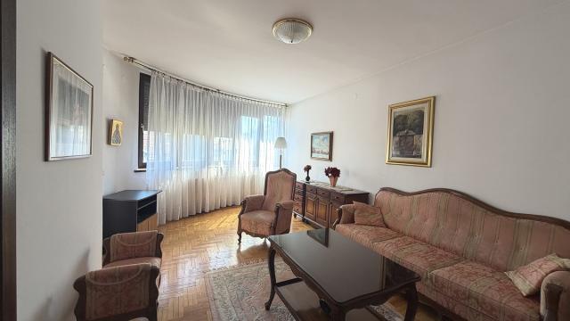 Stan, Trosoban, Izdavanje, 105m2, Bulevar oslobođenja