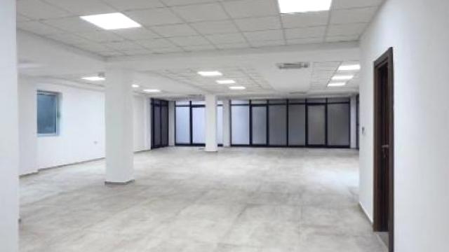 Poslovni prostor, Izdavanje, 440m2, Retenzija, Zemun, Džona Kenedija
