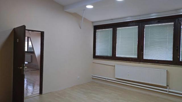 Poslovni prostor, Petosoban i veći, Prodaja, 254m2, Trg Cara Jovana Nenada 15
